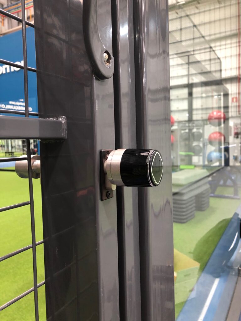 cerradura inteligente pista padel